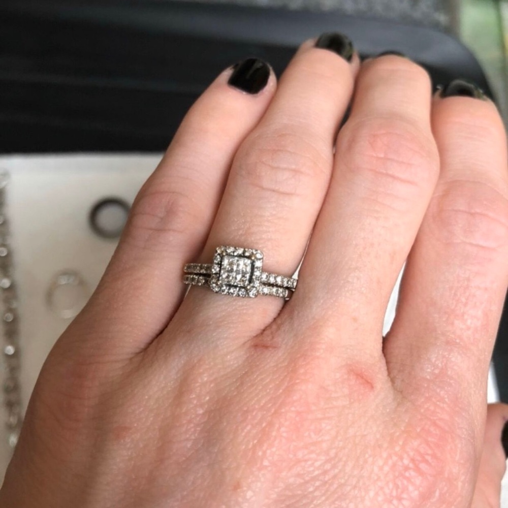 Princess cut diamond engagement ring with wedding band. Size 6.